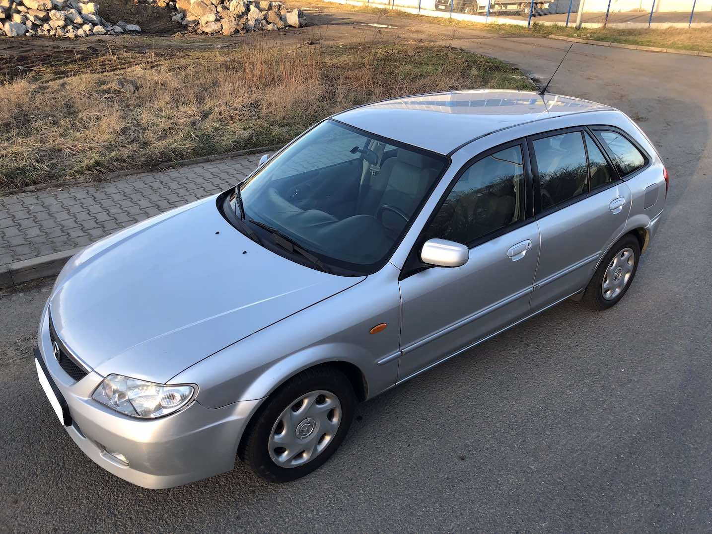 mazda 323 2005