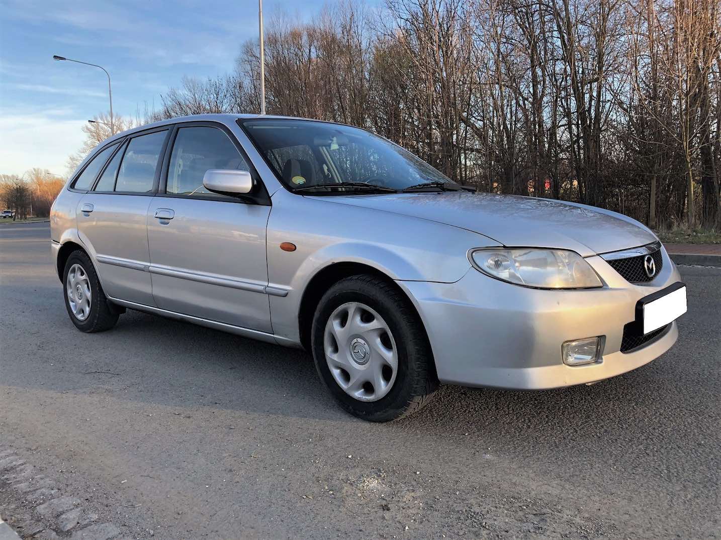 mazda 323 2005