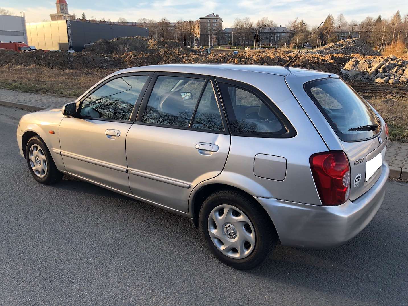 mazda 323 2005