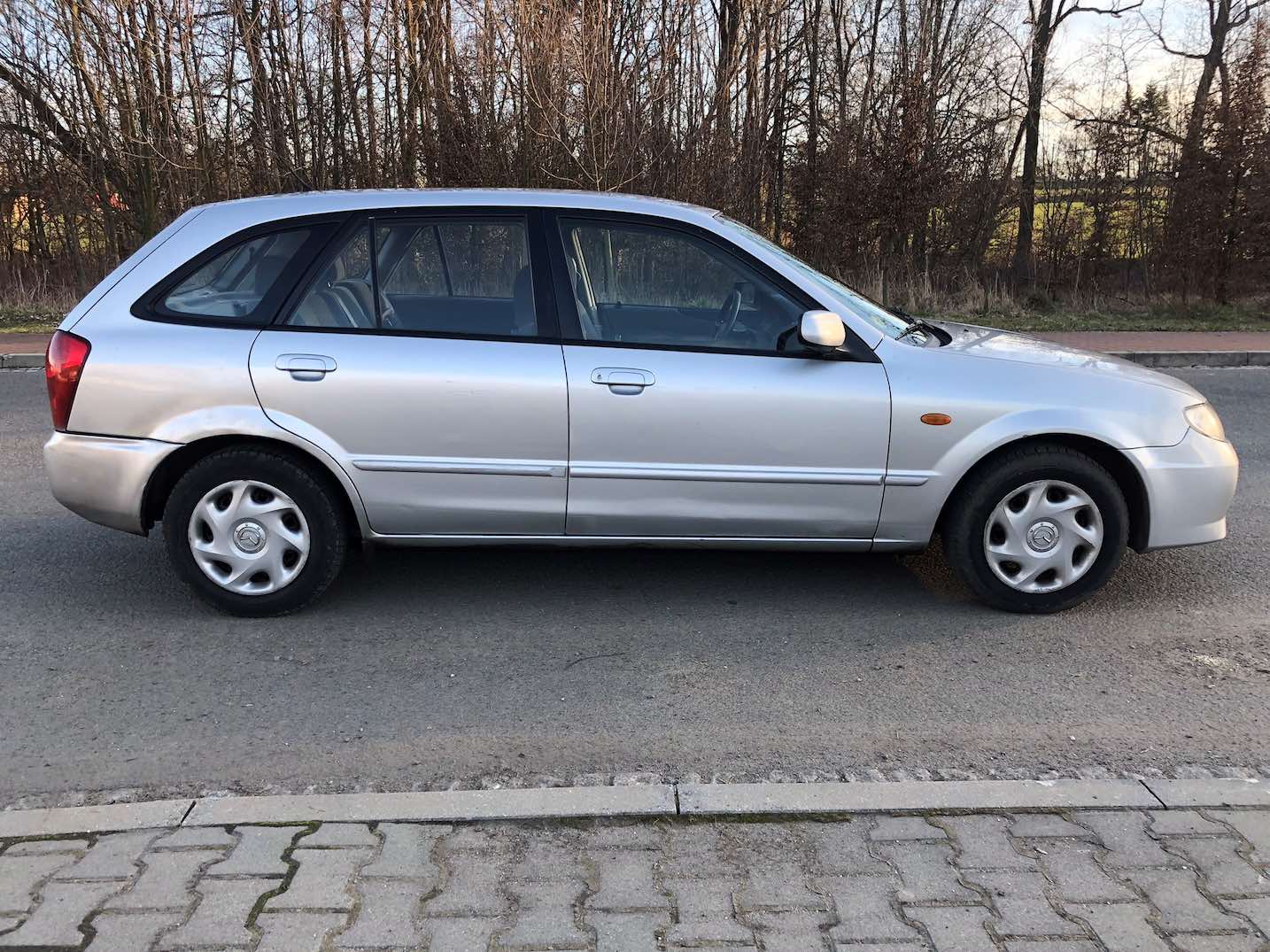 mazda 323 2005