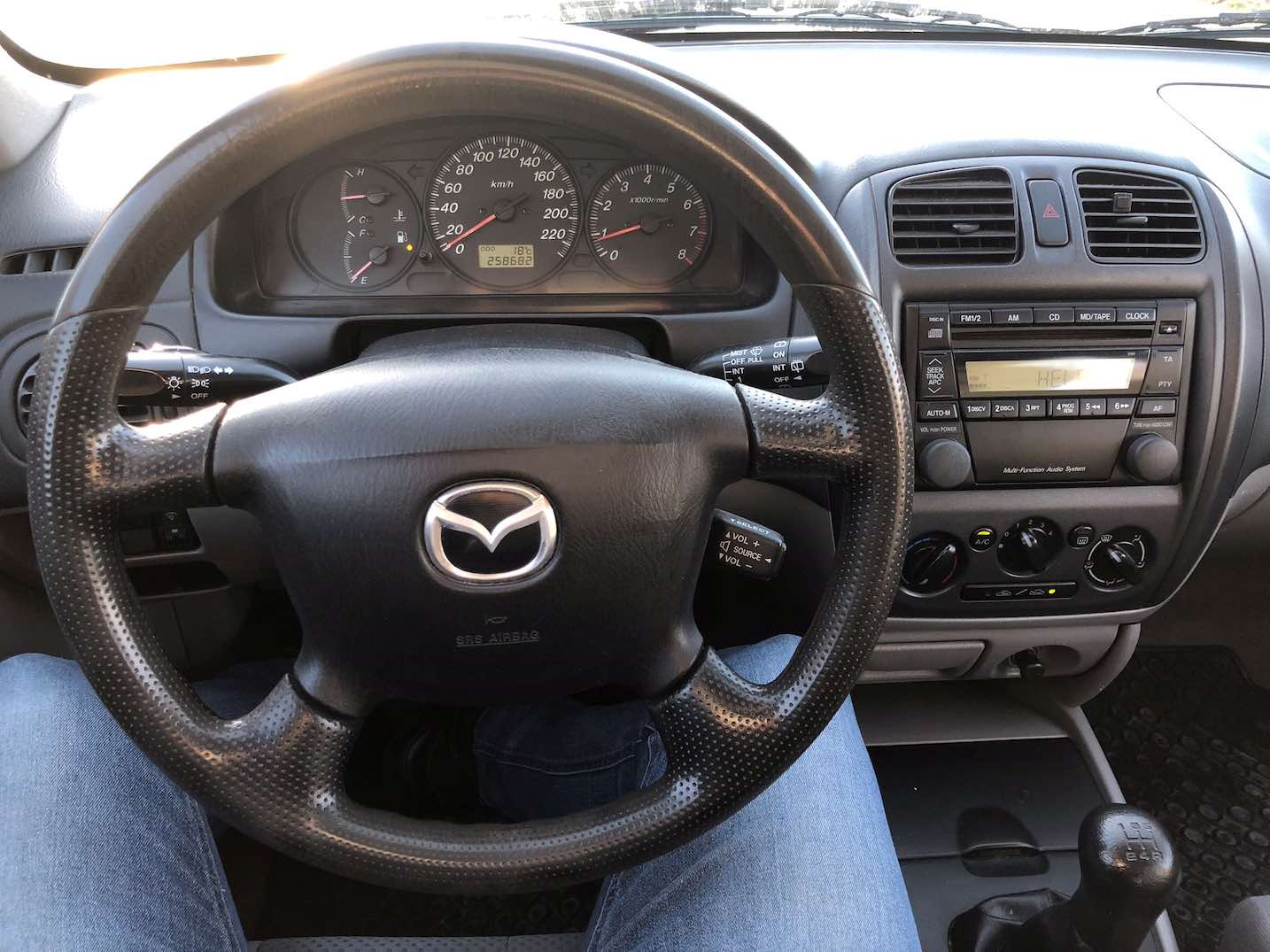 mazda 323 2005